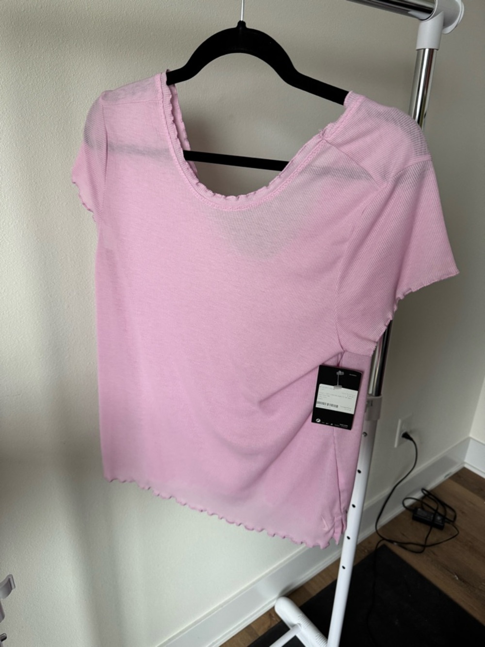 Nike Yoga Women's short sleeve ribbed T-shirt light pink scalloped NWT Large